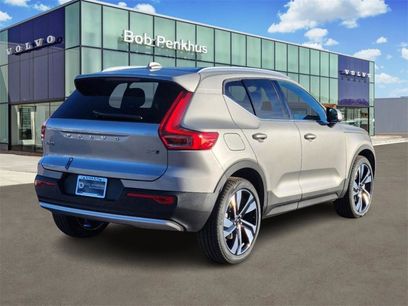 New 2025 Volvo XC40 B5 Plus w/ Climate Package