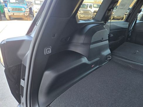 New 2026 Jeep Cherokee Limited AWD/4WD image 95