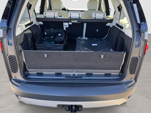 Certified 2025 Land Rover Discovery S AWD/4WD image 19