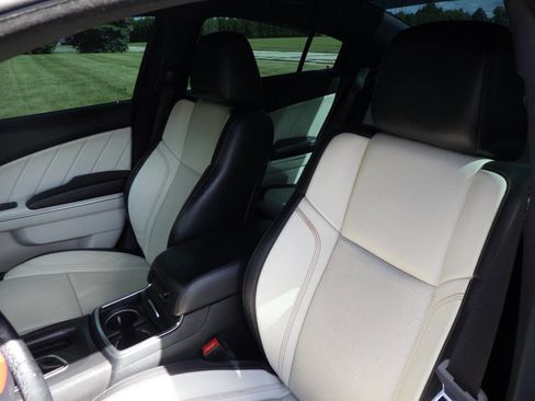 Used 2017 Dodge Charger SXT w/ AWD Plus Group image 10