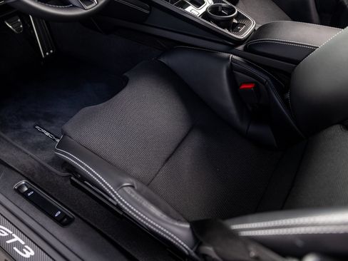 Certified 2025 Porsche 911 GT3 RWD image 48