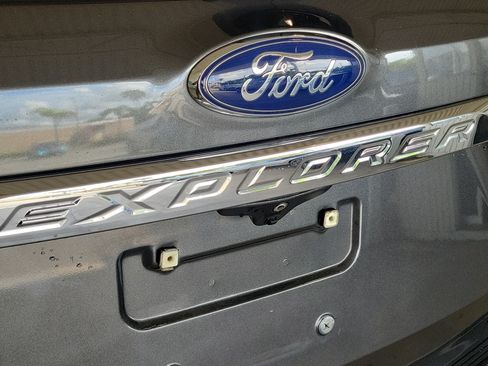 Used 2019 Ford Explorer XLT w/ Equipment Group 202A FWD image 31