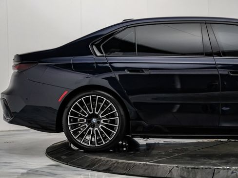 Used 2025 BMW i7 xDrive60 AWD/4WD image 22