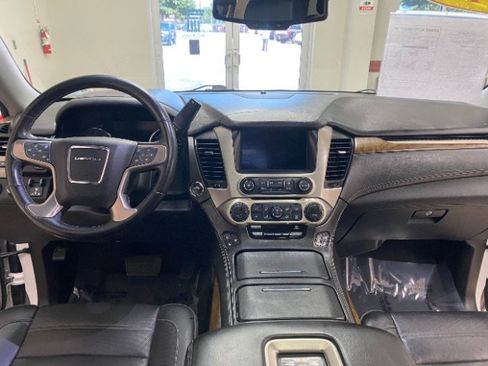 Used 2019 GMC Yukon Denali w/ Denali Ultimate Package AWD/4WD image 17