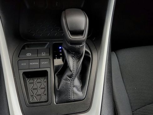 Certified 2021 Toyota RAV4 LE FWD image 28