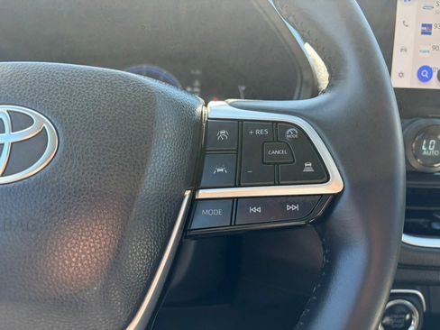 Used 2025 Toyota Grand Highlander AWD image 24
