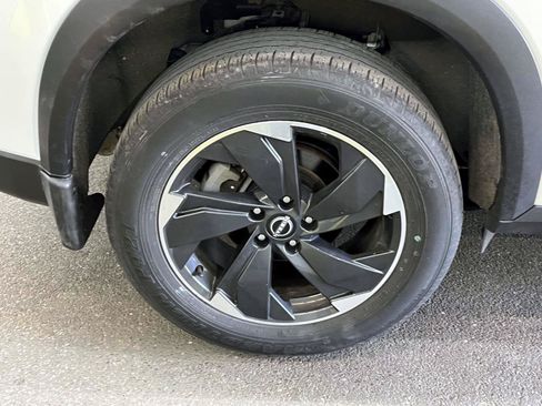 Used 2024 Nissan Rogue SV AWD/4WD image 8