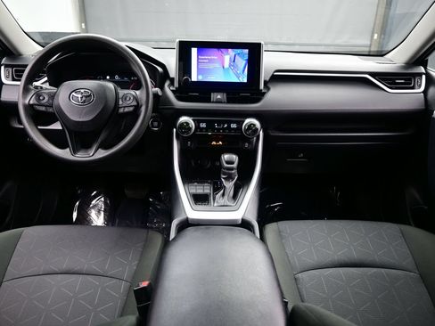Used 2025 Toyota RAV4 XLE AWD/4WD image 17
