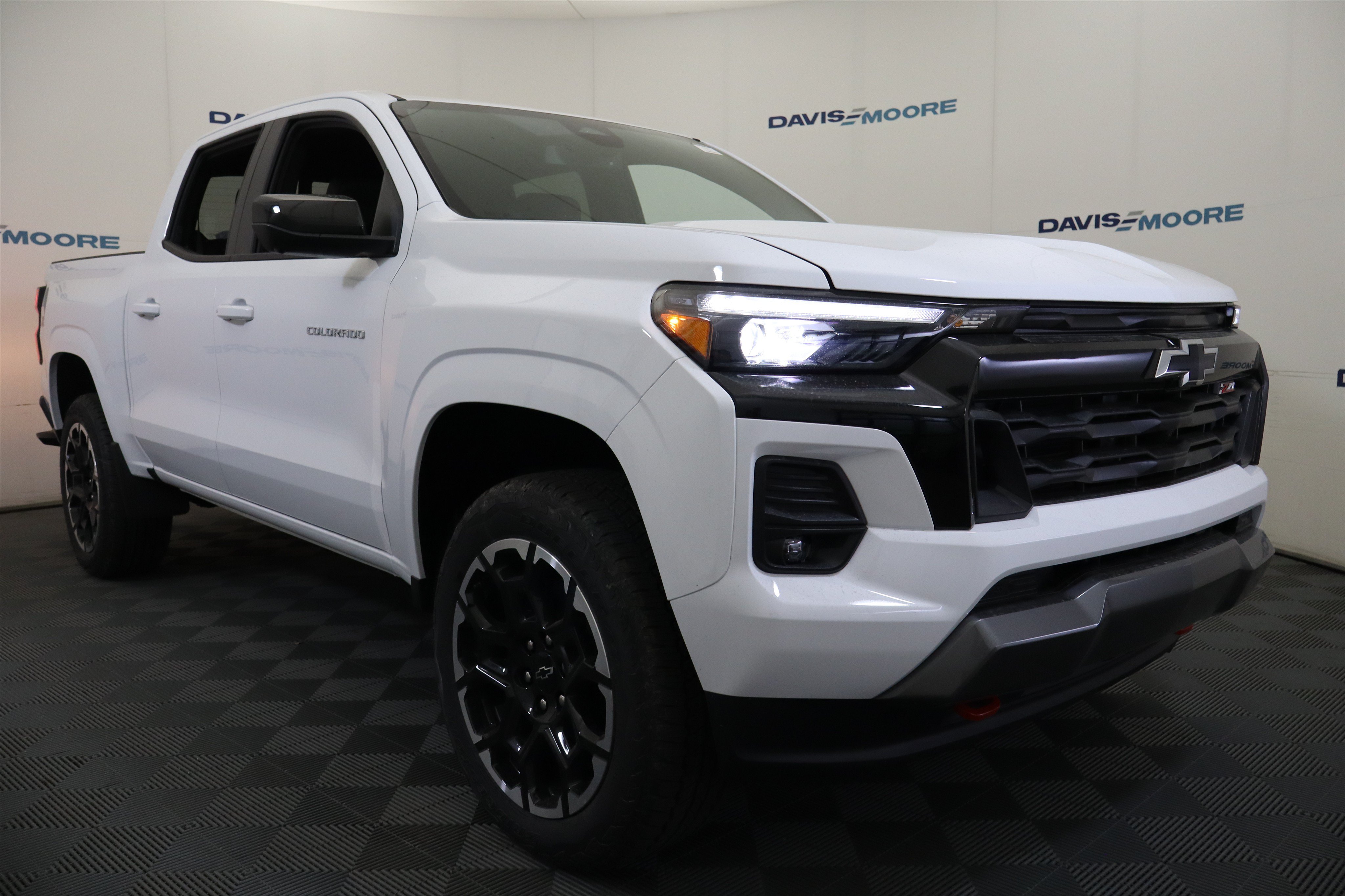 New 2026 Chevrolet Colorado Z71 w/ Technology Package AWD/4WD image 3