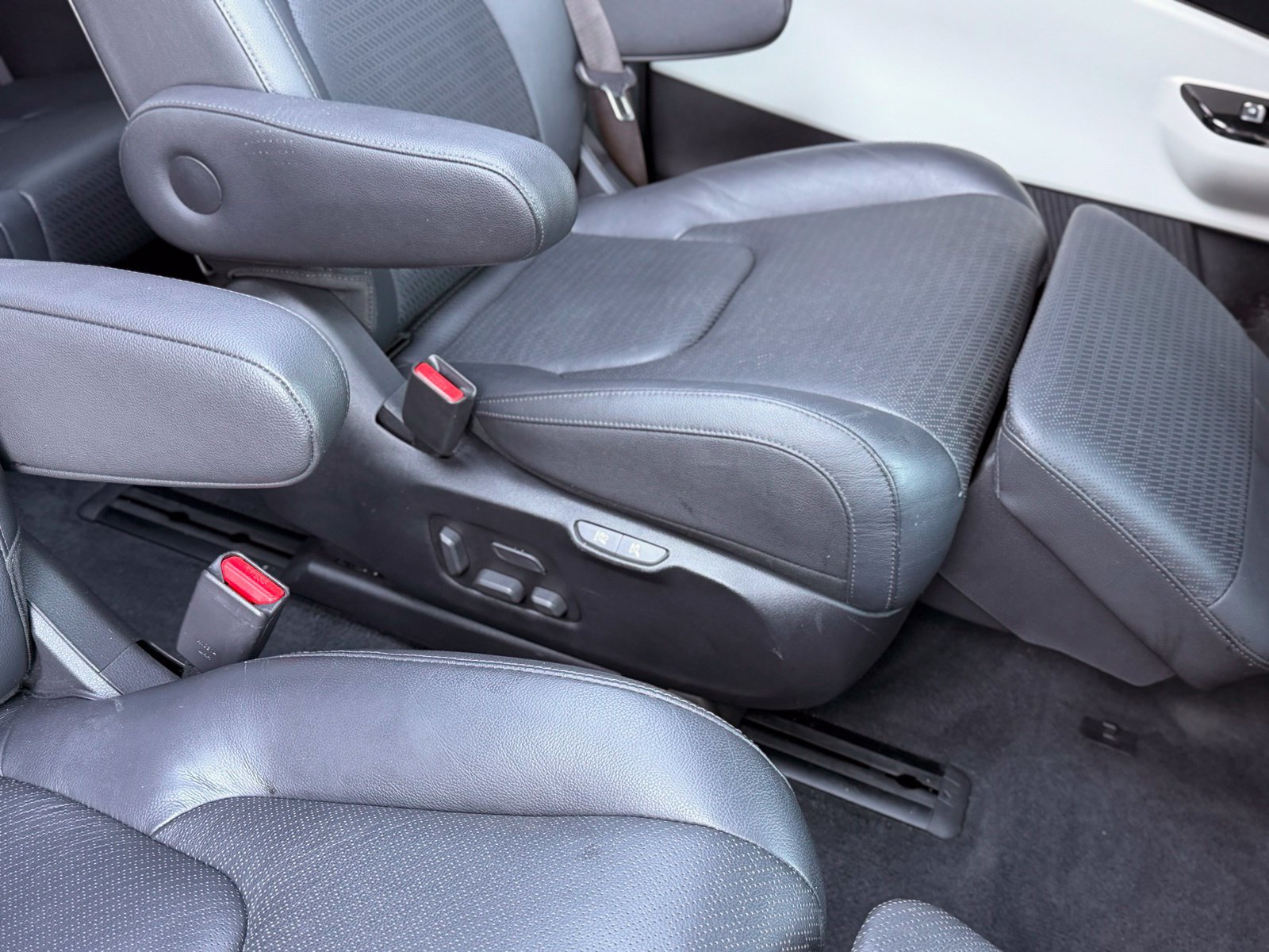 Used 2022 Kia Carnival SX Prestige FWD image 36