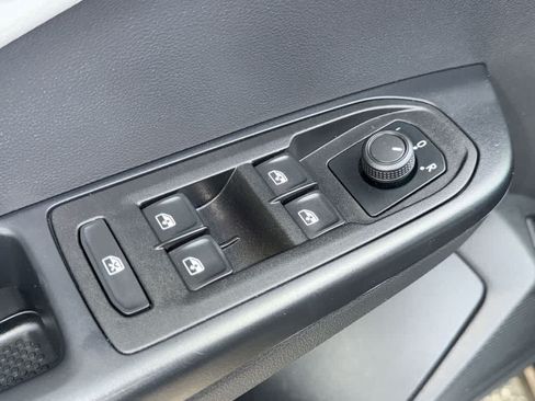 Certified 2024 Volkswagen Taos S FWD image 21