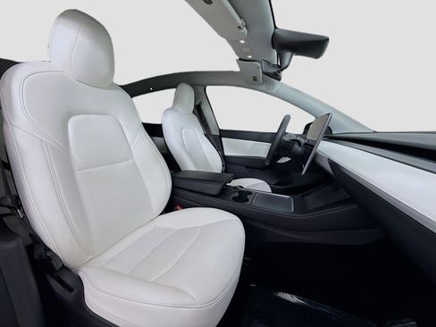 Used 2021 Tesla Model Y Long Range image 31