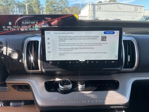 New 2025 Ford Expedition Active image 22