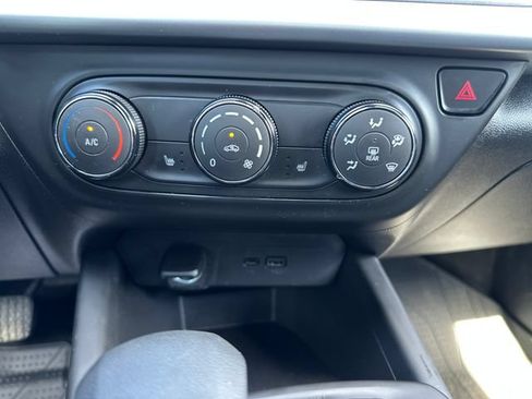 Used 2024 Chevrolet Trax RS FWD image 16