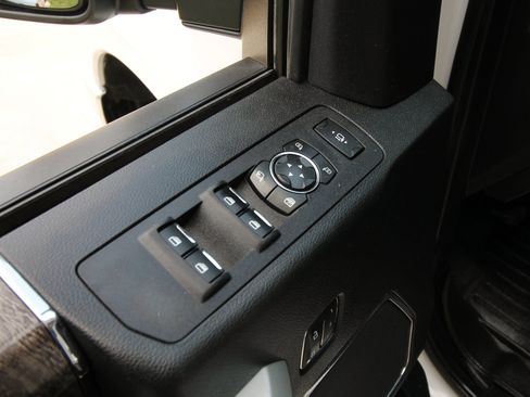 Used 2019 Ford F350 Lariat w/ Lariat Value Package AWD/4WD image 20