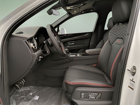 Used 2023 Bentley Bentayga Extended Wheelbase AWD/4WD image 22