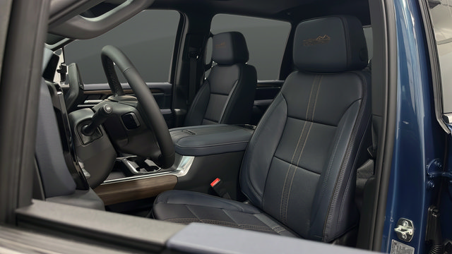 New 2026 Chevrolet Silverado 2500 High Country w/ High Country Premium Package AWD/4WD image 9