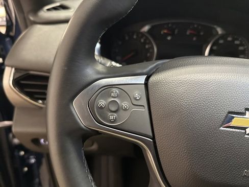 Used 2023 Chevrolet Traverse LT image 18