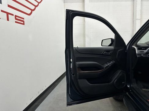 Used 2019 GMC Yukon SLT w/ Graphite Performance Edition RWD image 40
