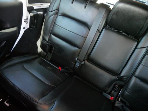 Used 2020 Jeep Wrangler Unlimited Sahara AWD/4WD image 12