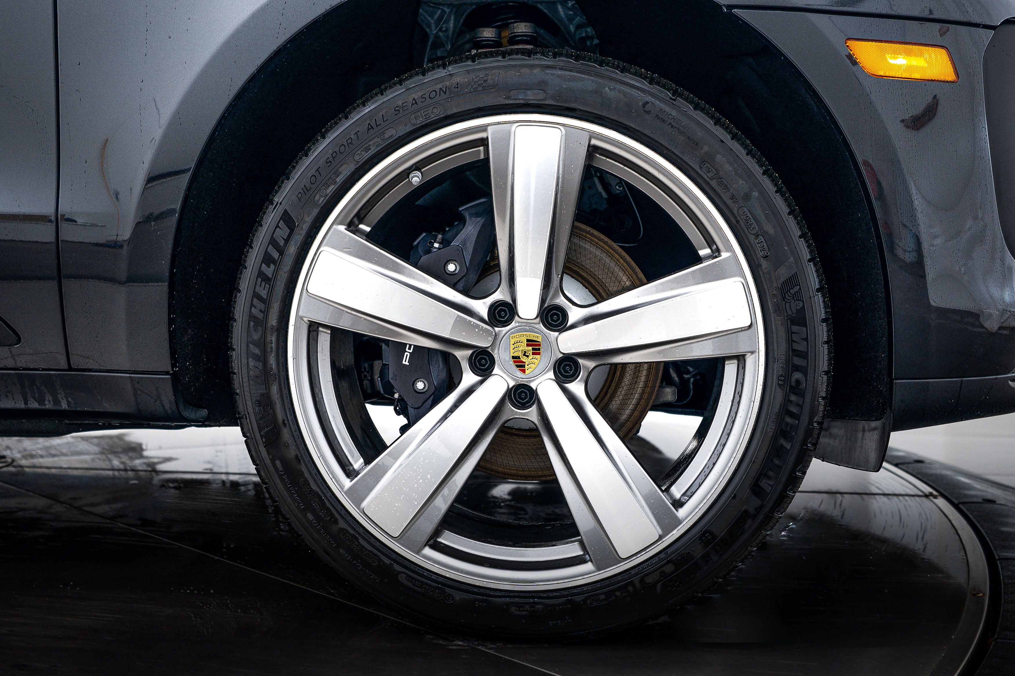 Certified 2026 Porsche Macan AWD/4WD image 11