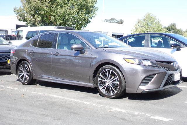 Certified 2020 Toyota Camry SE FWD image 1
