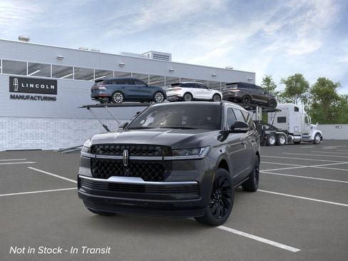 New 2026 Lincoln Navigator Reserve w/ Jet Appearance Package AWD/4WD image 2