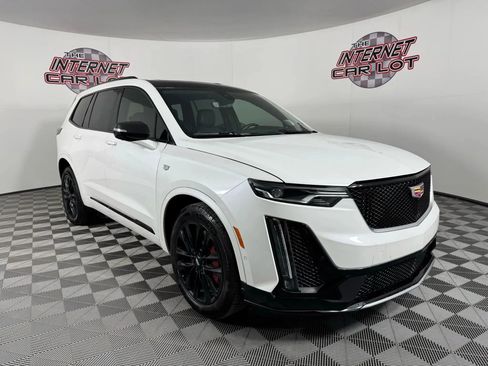 Used 2024 Cadillac XT6 Sport w/ LPO, ONYX Package image 9