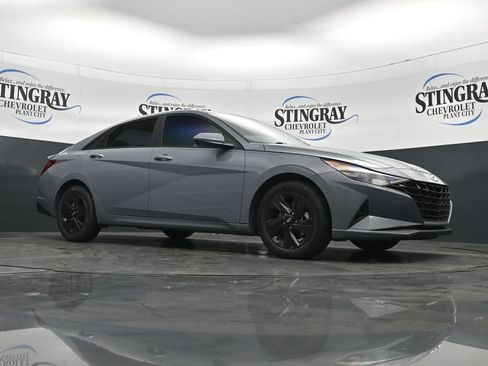 Used 2023 Hyundai Elantra SEL w/ Preferred Accessory Package FWD image 26