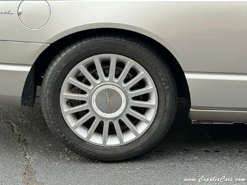 Used 2004 Ford Thunderbird image 32