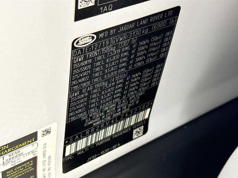 Used 2020 Land Rover Discovery HSE image 30