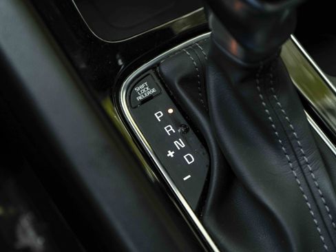 Used 2025 Kia Telluride S FWD image 30