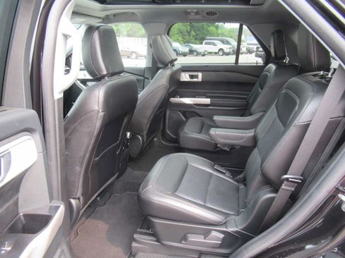 Used 2023 Ford Explorer Limited w/ Limited Technology Package AWD/4WD image 15