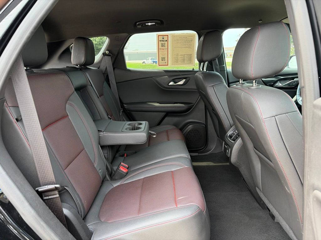 Used 2025 Chevrolet Blazer RS FWD image 35