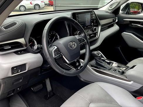 Used 2020 Toyota Highlander Limited AWD/4WD image 17