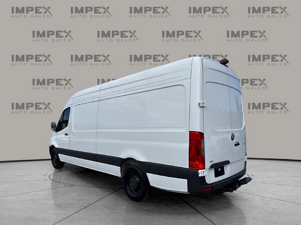 Used 2025 Mercedes-Benz Sprinter 2500 image 4