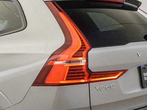 Certified 2023 Volvo XC60 B5 Ultimate w/ Climate Package FWD image 12