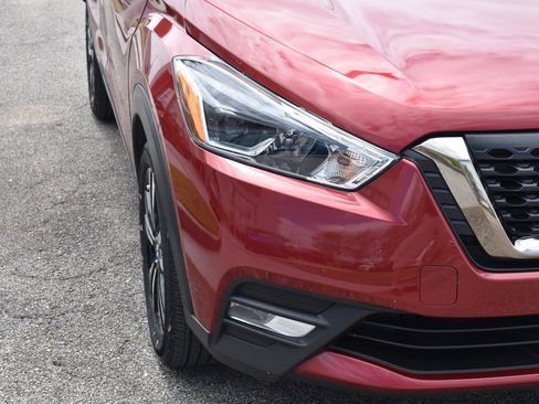 Used 2020 Nissan Kicks SR image 18