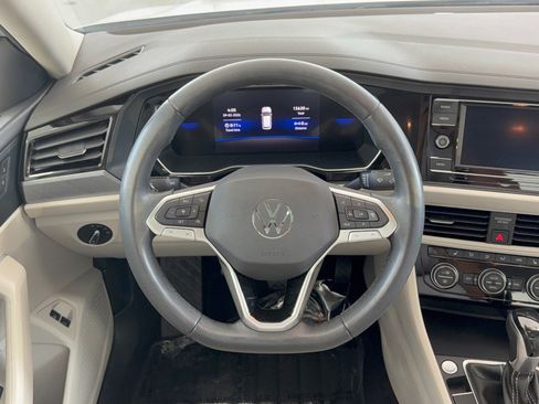Used 2024 Volkswagen Jetta SE w/ Panoramic Sunroof Package FWD image 10