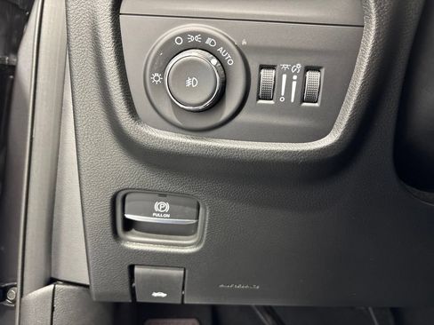 Used 2025 Jeep Grand Cherokee Limited w/ Luxury Tech Group II AWD/4WD image 49