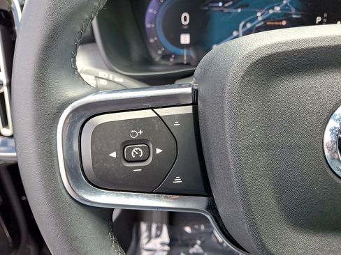 Used 2024 Volvo XC40 B5 Core AWD/4WD image 17