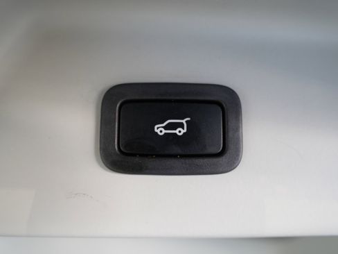 Used 2017 Land Rover Range Rover Long Wheelbase Supercharged image 38