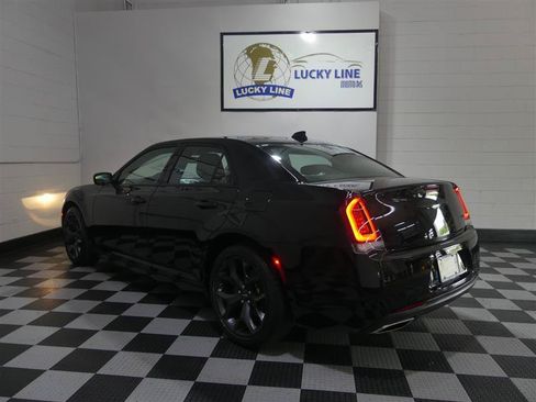 Used 2023 Chrysler 300 Touring w/ Sport Appearance Package RWD image 11
