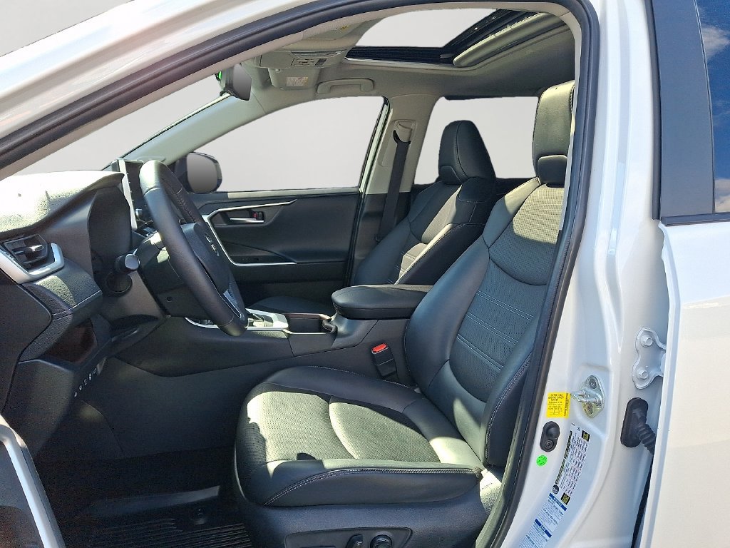 Used 2022 Toyota RAV4 Limited AWD/4WD image 14