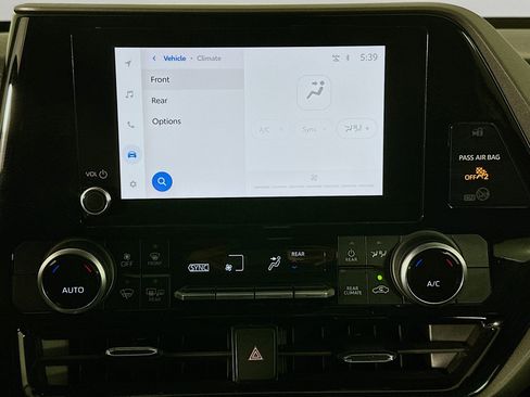 Used 2024 Toyota Highlander LE image 24