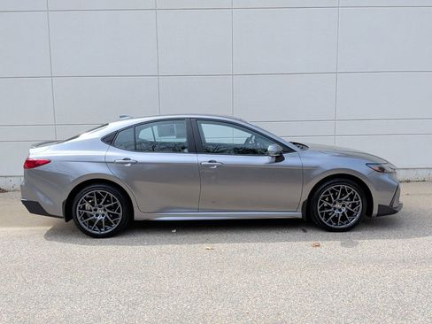 Used 2025 Toyota Camry SE image 5