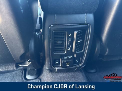 Used 2018 Jeep Grand Cherokee SRT image 27