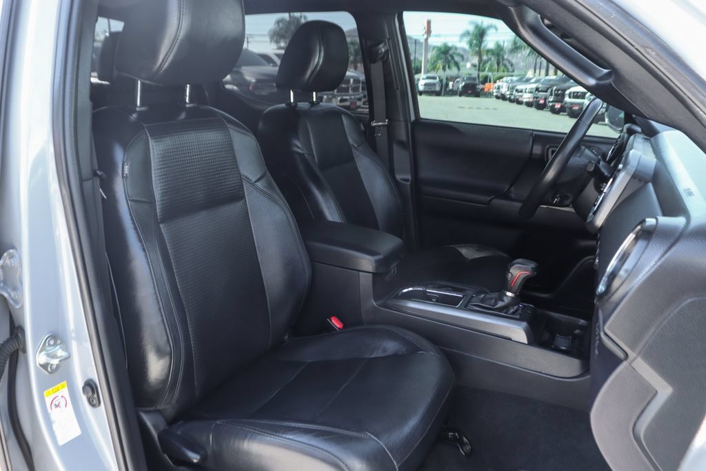 Used 2018 Toyota Tacoma TRD Off-Road AWD/4WD image 34