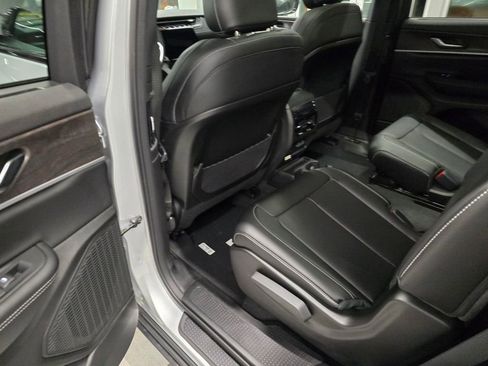 New 2025 Jeep Grand Cherokee L Limited w/ Luxury Tech Group II AWD/4WD image 32