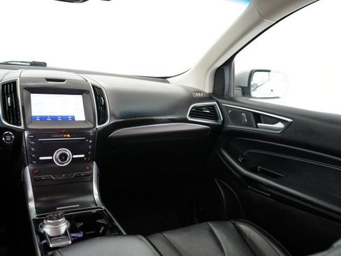 Used 2019 Ford Edge Titanium FWD image 14